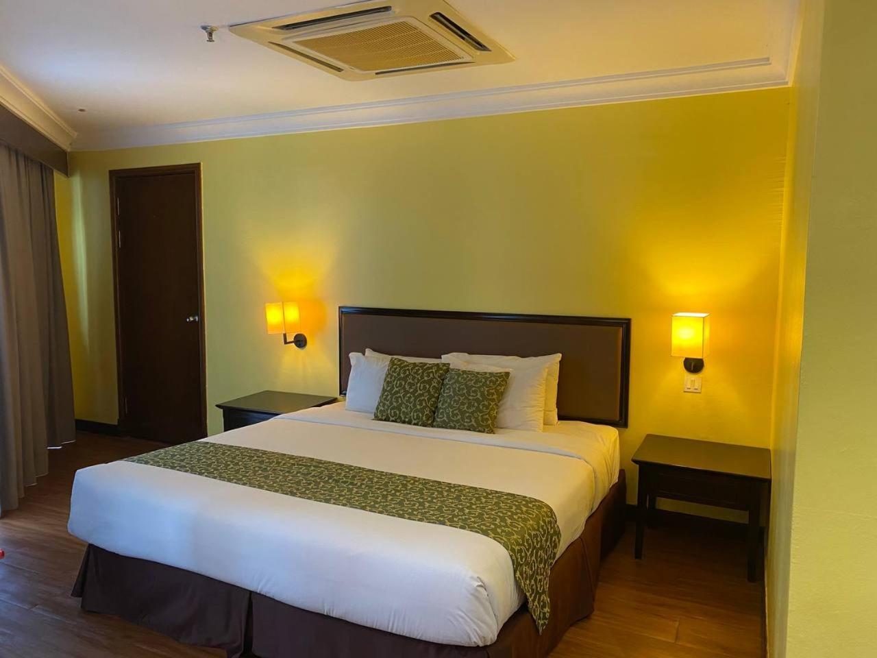 Ehsan Seaview Hotel Порт-Диксон Экстерьер фото